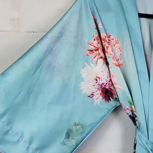 KIM + ONO Floral Satin Kimono Robe. Size OS - Picture 4 of 12